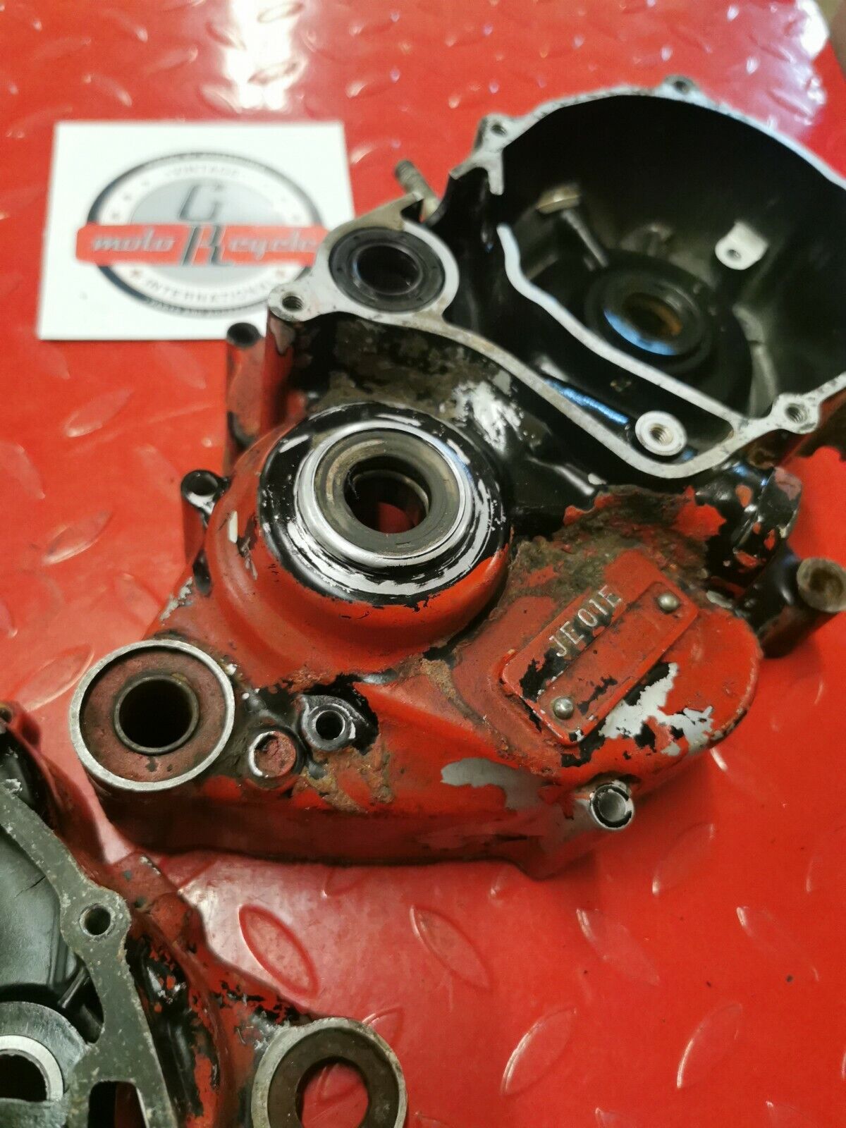 Honda CR125R 1982 crankcase crank case motor left right matching 111A0-KA3-700