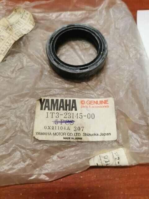 NOS Yamaha SR500 TZ250 TZ350 OIL SEAL 1T3-23145-00-00 SUB 93110-35019-00 Y142