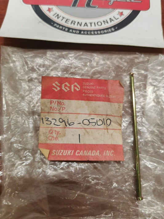 NOS Suzuki ROD THROTTLE VALVE STOP 13296-05010 S19