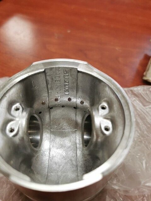 NOS Suzuki 1979 - 1981 GS1000 PISTON (STD) 12111-49001 S33