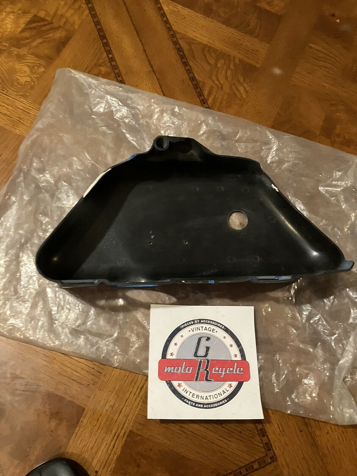 NOS Kawasaki S1 S2 1973 RIGHT SIDE COVER PANEL OIL TANK COVER 36007-031-93 K35 1