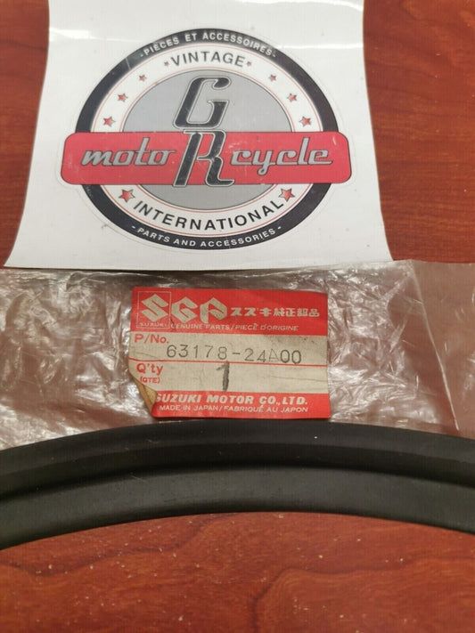 NOS Suzuki GV1400GD REAR FENDER WEATHER STRIP 63178-24A00 SUB. 63179-24A00 S19