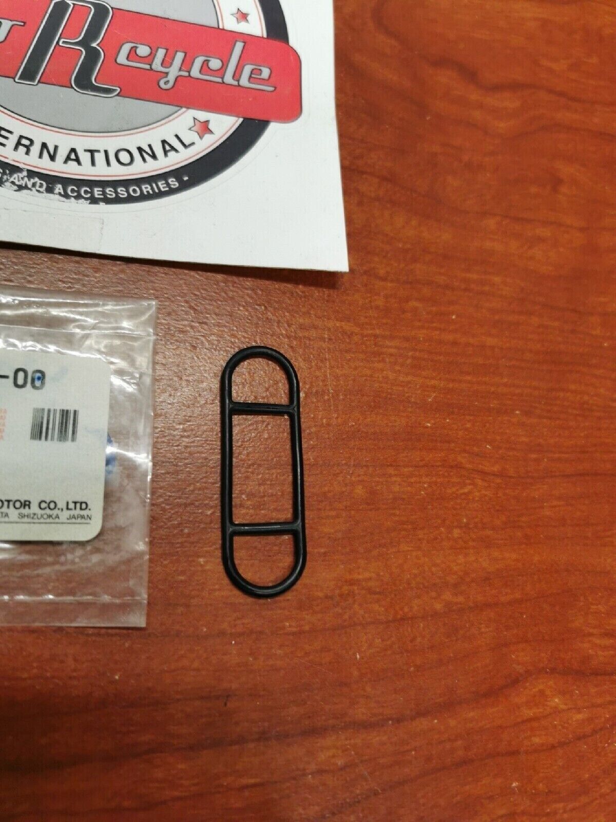 NOS Yamaha FUEL TANK GASKET 4X8-24512-00-00 Y70