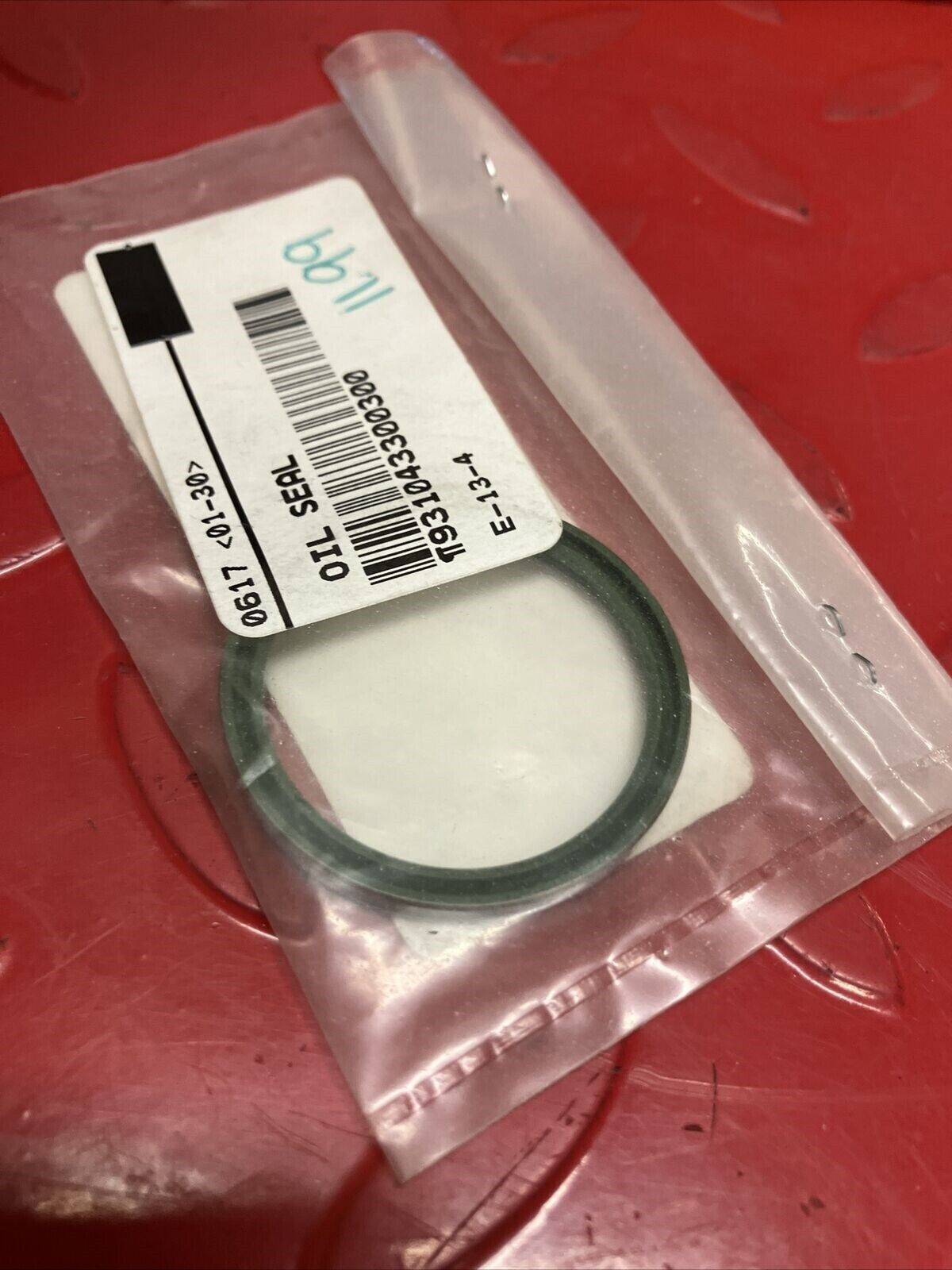 NOS YAMAHA OIL SEAL 93104-33003-00 Y61