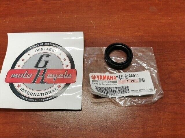 NEW NOS Yamaha DT50 DT80 DT100 DT125 DT175 SW-TYPE OIL SEAL 93103-28011-00 Y107