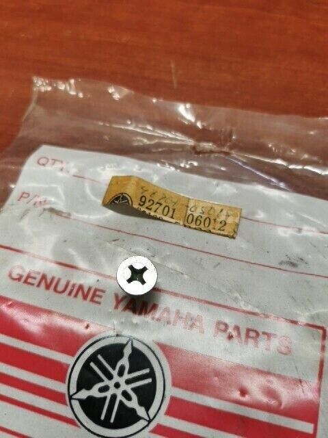 NOS Yamaha FLAT HEAD SCREW 92701-06012-00 SUB 98701-06012-00 98707-06012-00 Y129