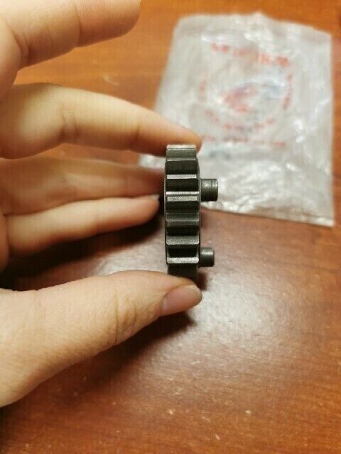 NOS Honda C65 MAINSHAFT TOP GEAR 23471-040-000 H75
