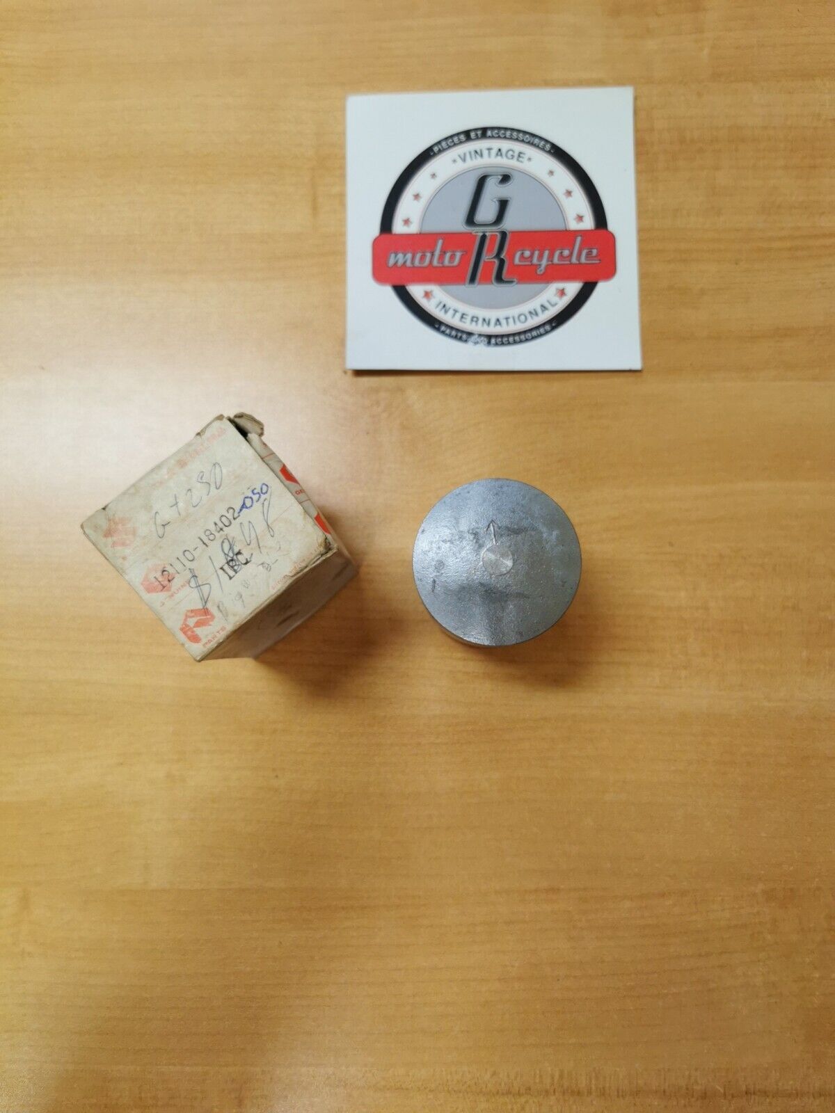 NOS SUZUKI GT250 T250 1972 1973 1977  PISTON 12110-18402-050 S8
