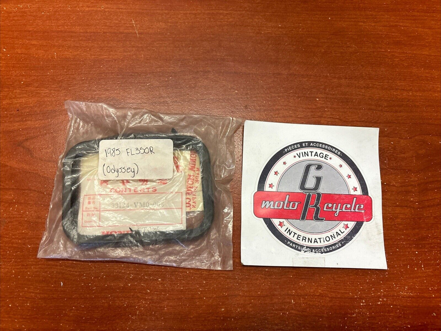 NOS Honda 1985 FL350R HEADLIGHT MOLDING SEAL 33124-VM0-003 H141