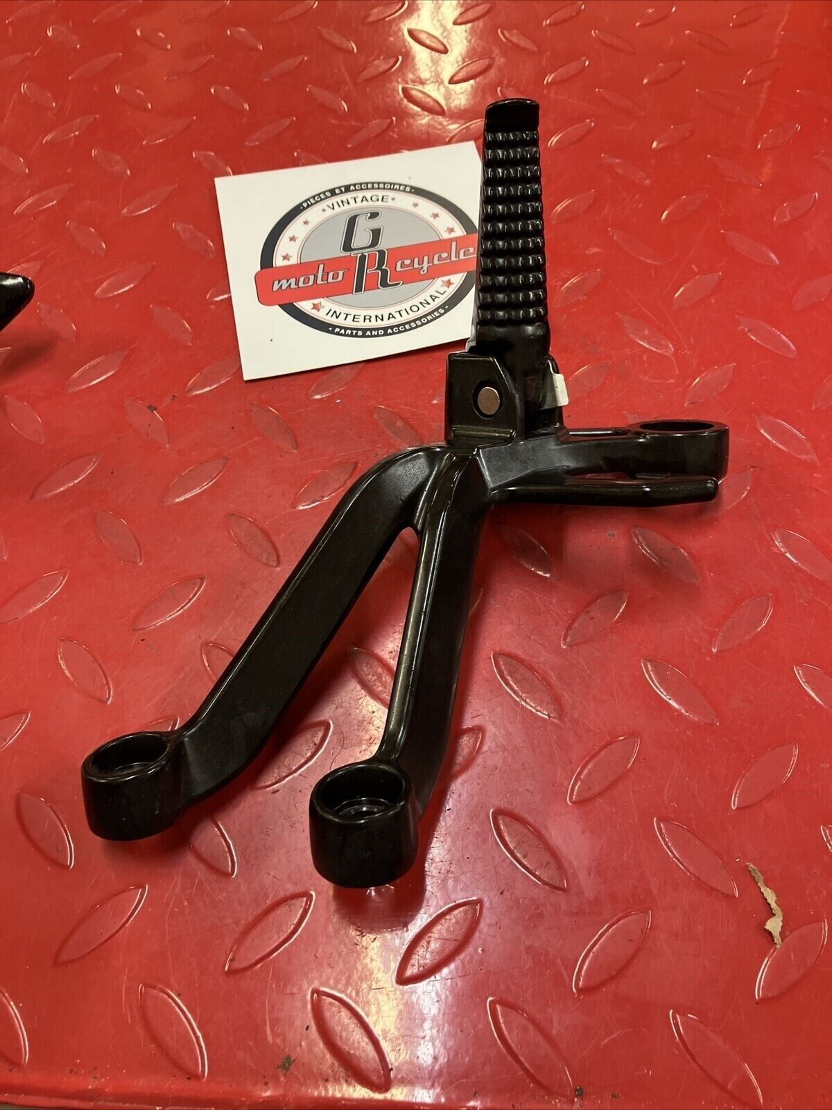 Suzuki GSXR1000 2003 footpegs footrests left right foot peg rest 43600-18G00