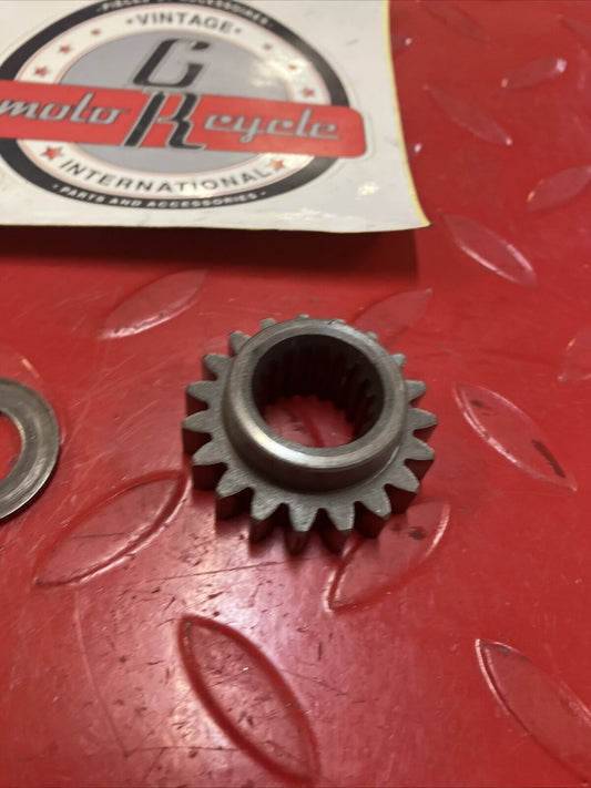 Suzuki RM125 1980 crankshaft primary drive gear