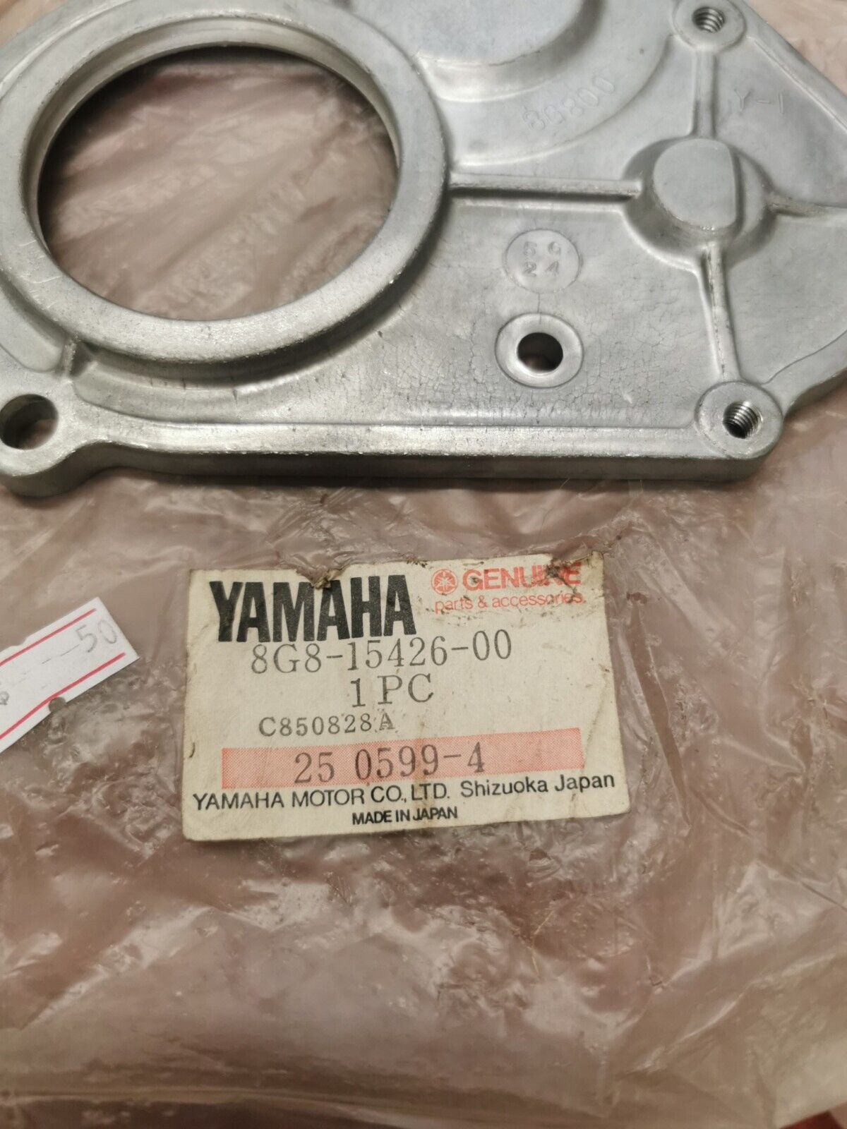 NOS Yamaha ET340 EC340 ET300 OIL PUMP GEAR OUTER COVER 8G8-15426-00-00 Y87