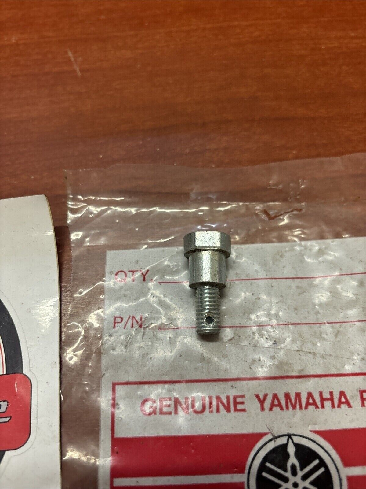 NOS Yamaha 1974 RD250 RD350 BOLT 168-25373-00-00 SUB 90109-08375-00 Y182