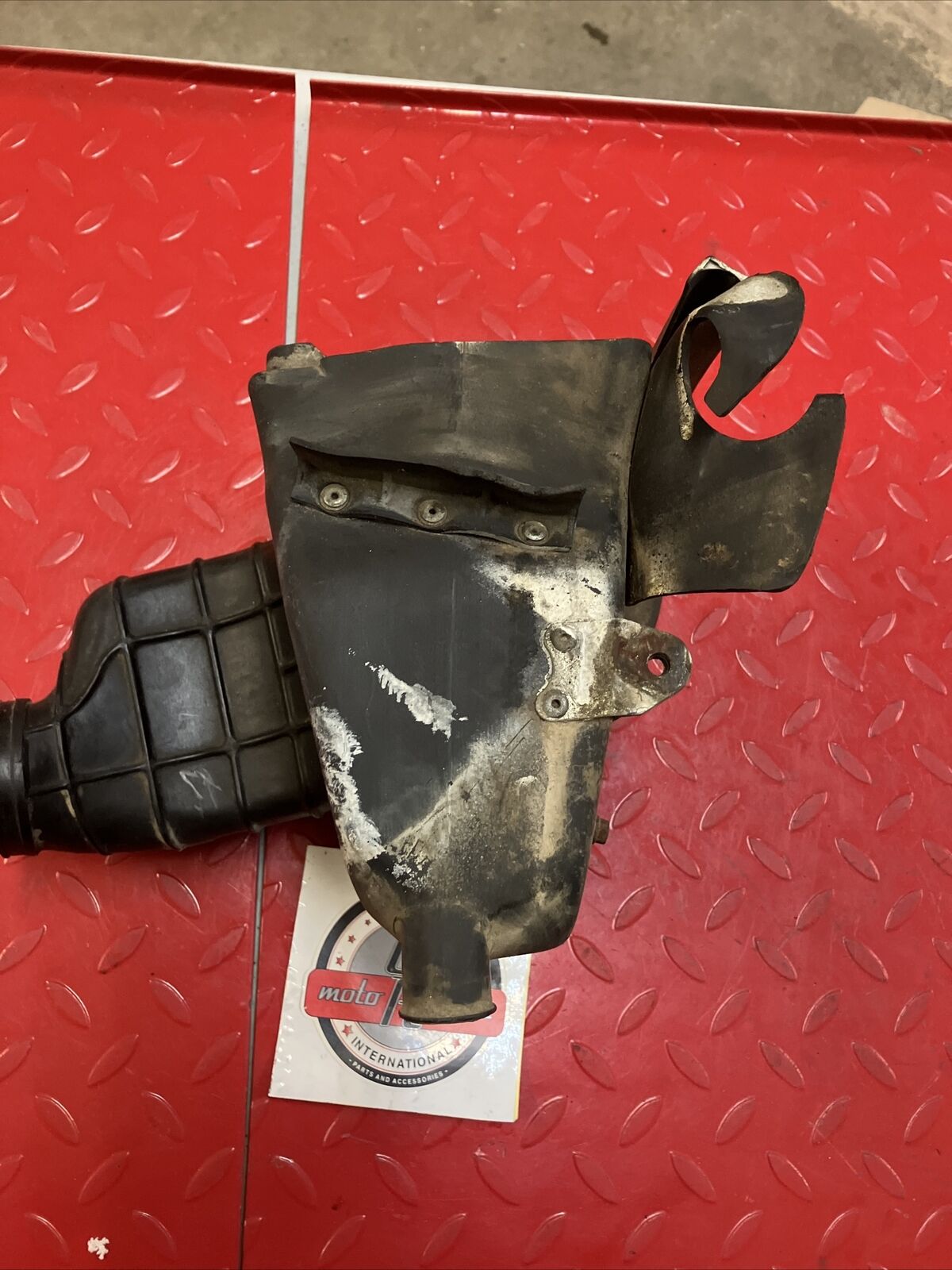 Honda CR250R 1982 airbox air box cleaner filter cage 17212-KA4-700 17253-KA4-700