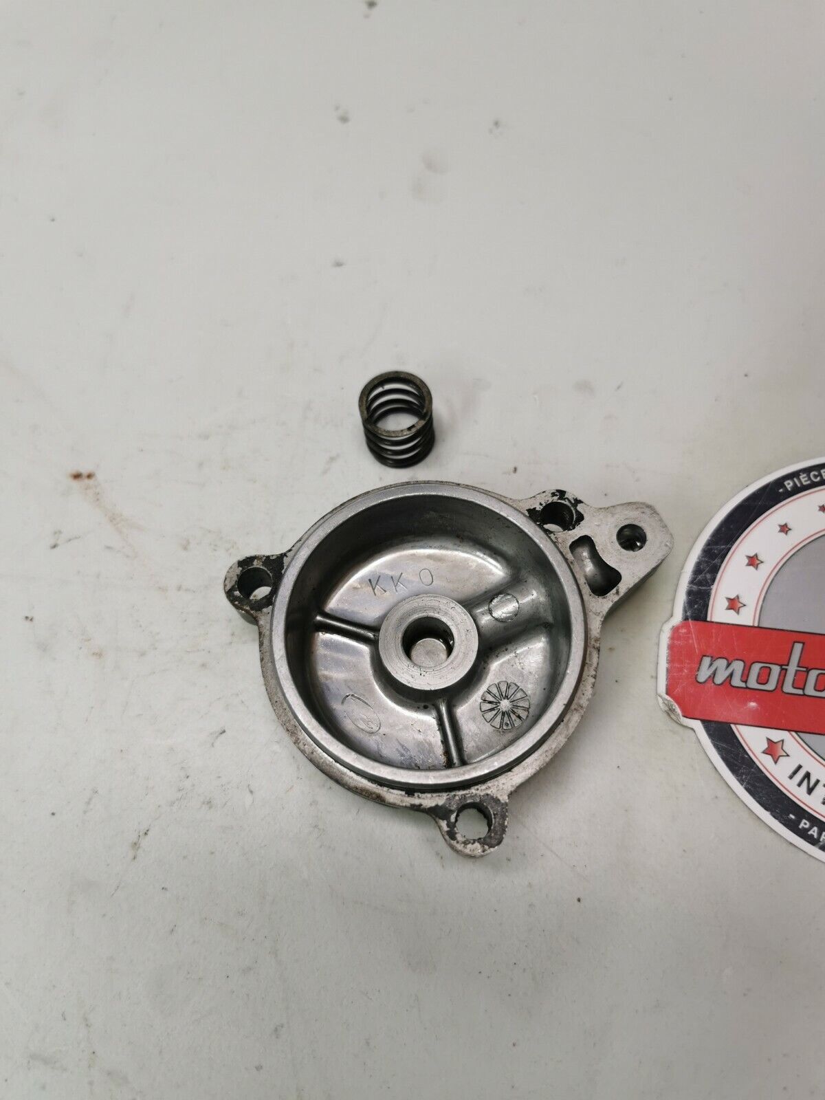 Honda XR200R 1984 oil filter right crankcase cover spring XR250R 2