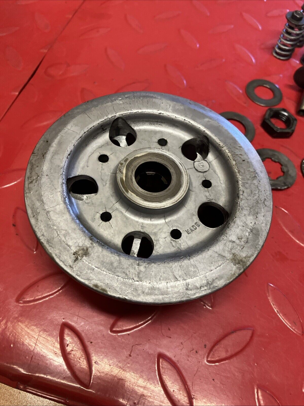 Suzuki RM125 1983 Clutch basket hub pressure plate assembly