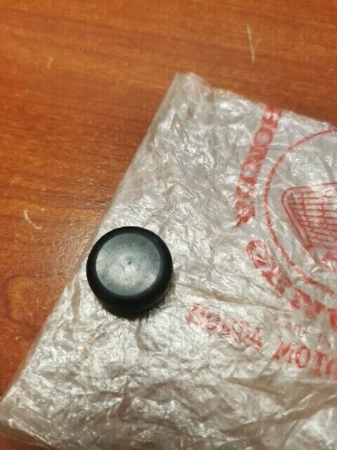 NOS Honda ANF125 ATC110 ATC125 ATC70 C50 C90 CHOKE DUST CAP 16148-141-881 H103