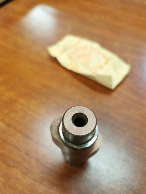 NOS Honda C72 C77 C78 CA72 CA77 LEFT CAMSHAFT 14121-259-020 H93