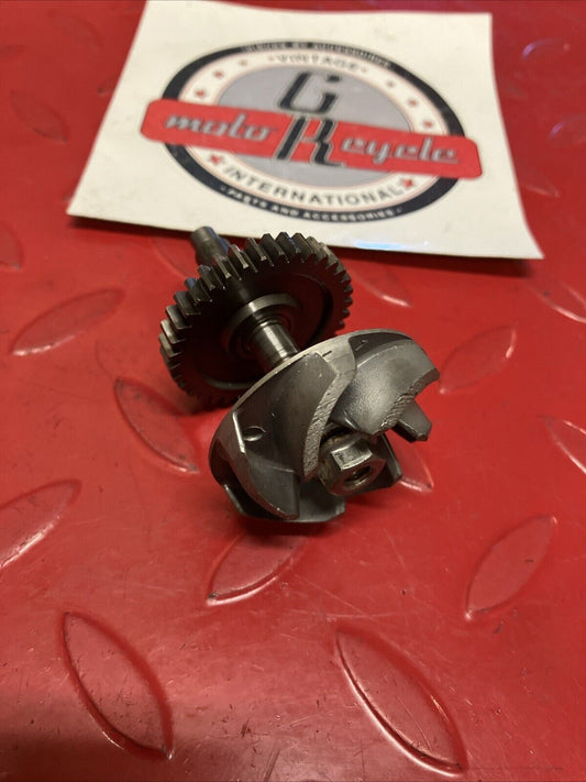 Kawasaki KX125 1987 Water pump water pump shaft gear impeller 1985 1986