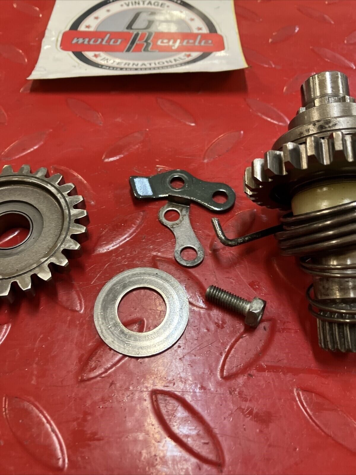 Suzuki RM125 1987 kickstarter kick starter shaft spindle idle gear 26211-05D03