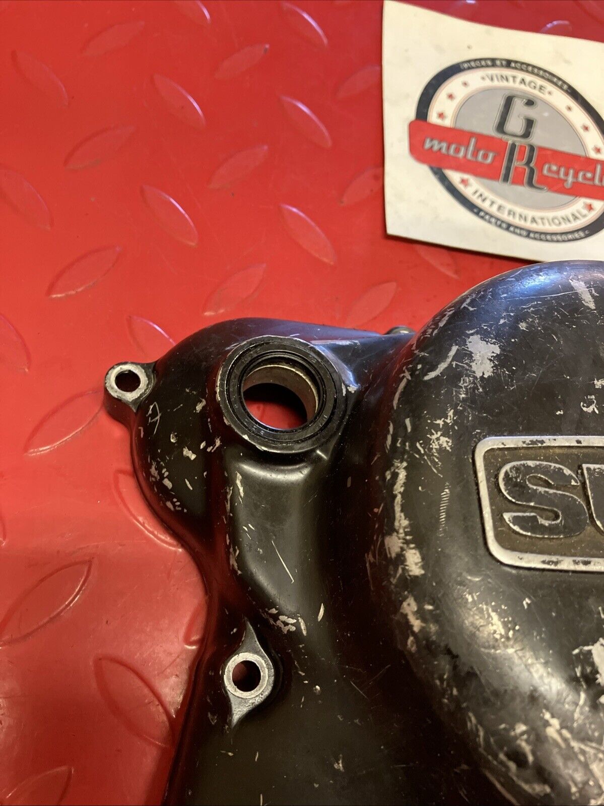 Suzuki RM125 1984 right crankcase clutch cover 2