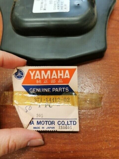 NOS Yamaha 1973 1974 TX500 1975 XS500 CASE CAP 371-14412-02-00 Y118