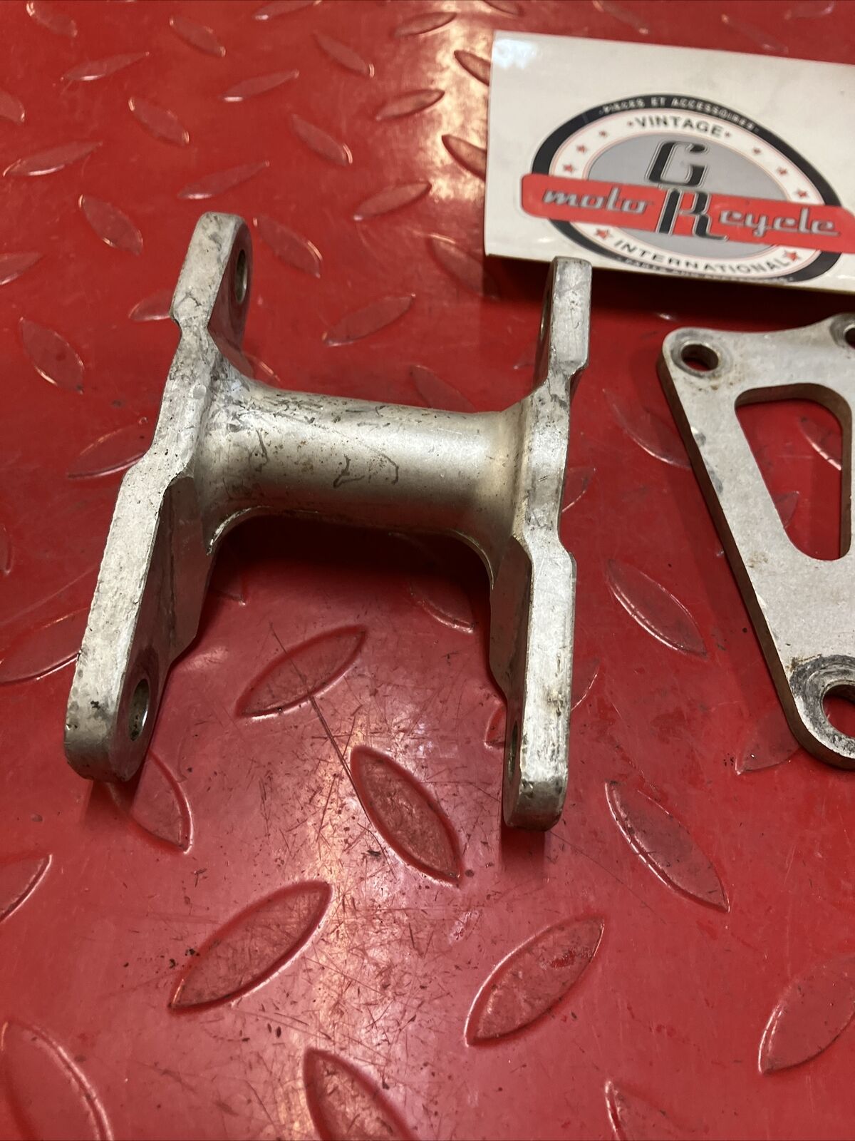 Honda CR250R 1984 engine motor mounts mounting plate bracket hanger