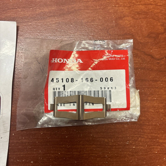 NOS Honda ATC200X ATC250R CR80R CR85R CRF150R PAD SPRING 45108-166-006 H162