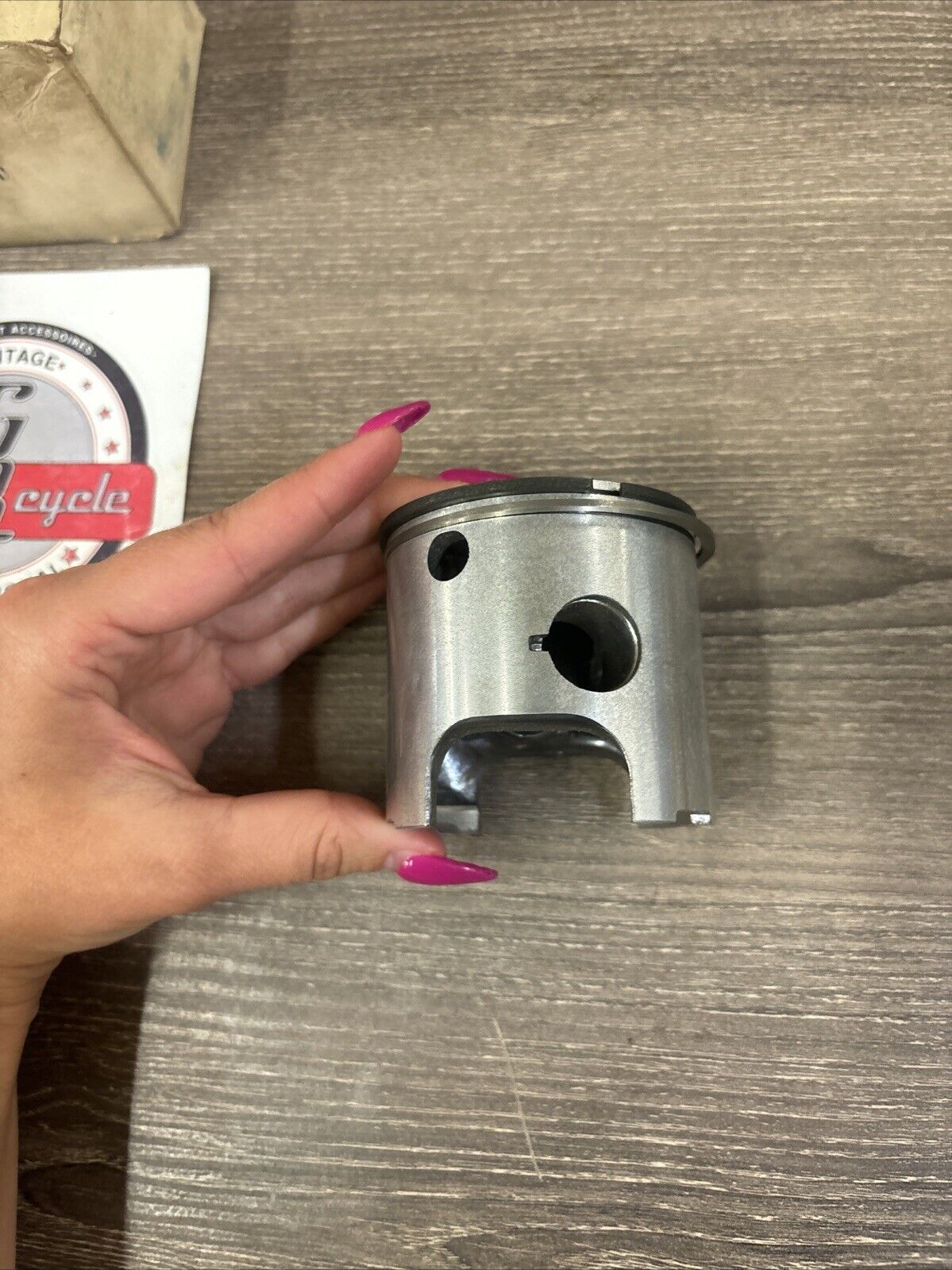 NOS BOMBARDIER SKIDOO TNT 440 RH PISTON STD 67.5MM 19525 J62