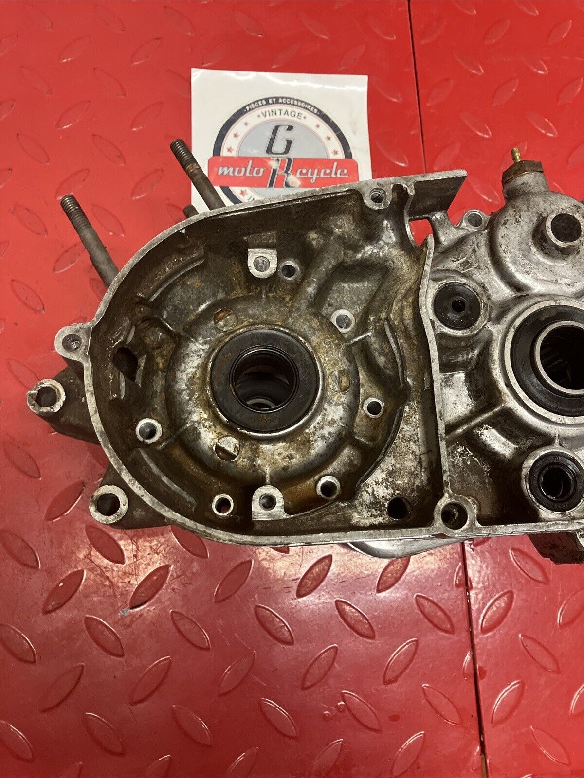 Suzuki RV125 1975 crankcase set left right crank case
