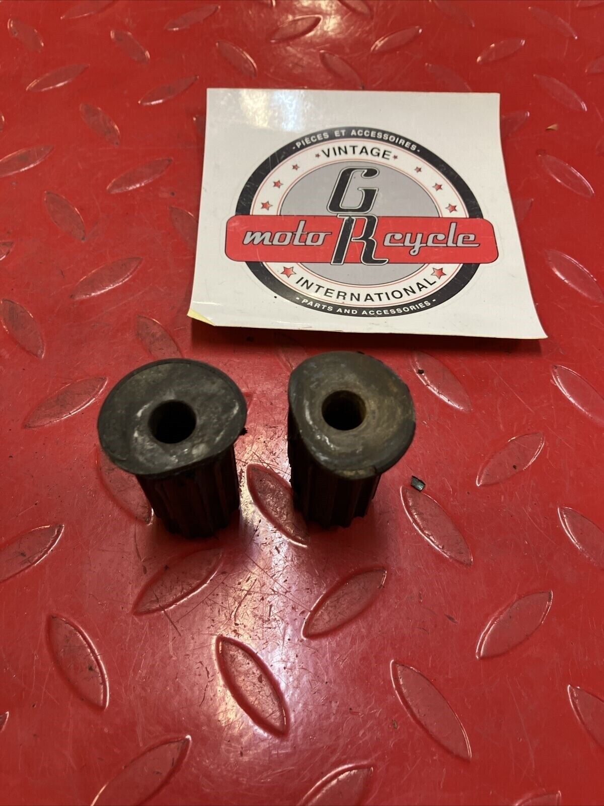 Yamaha RD400 1977 engine motor mount damper rubber . 1976 1979