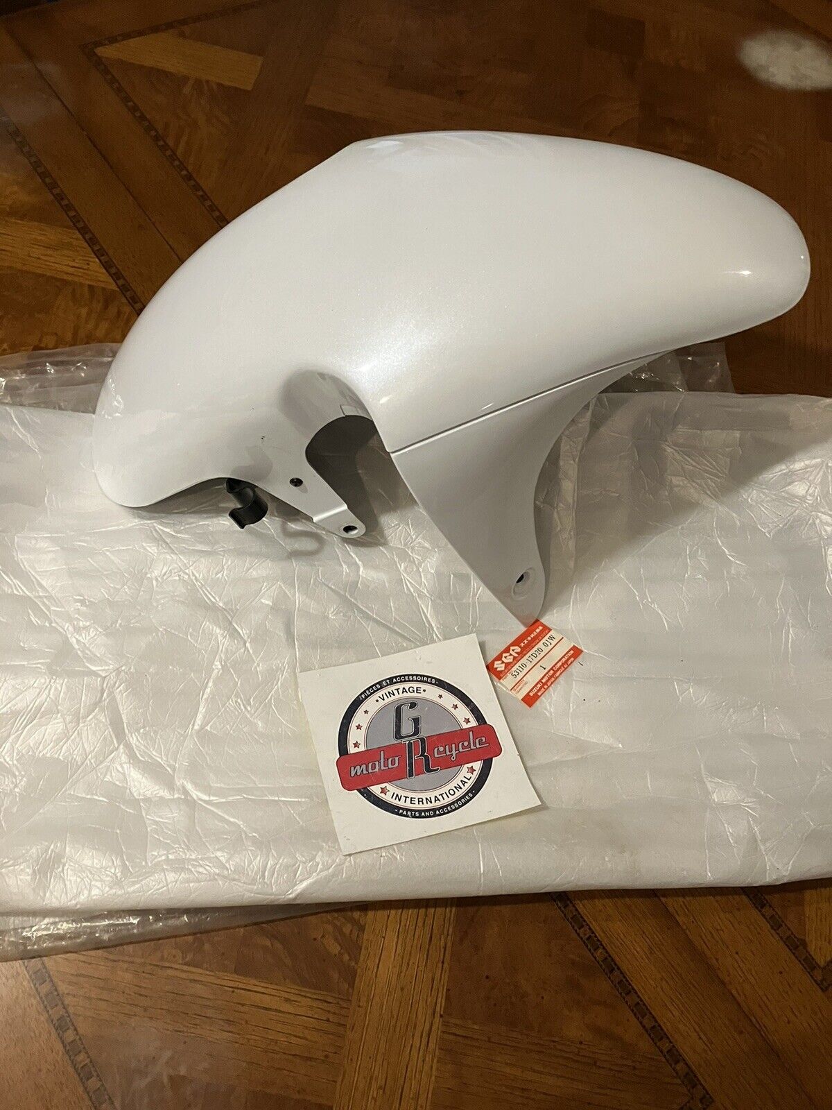 NOS Suzuki GSXR750 1992 GSX-R 750 FRONT FENDER 53110-17D20-0JW S34