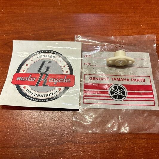 NOS Yamaha AT2 AT3 ATMX PUSH SCREW HOUSING 314-16396-01 SUB 314-16396-00-00 Y173