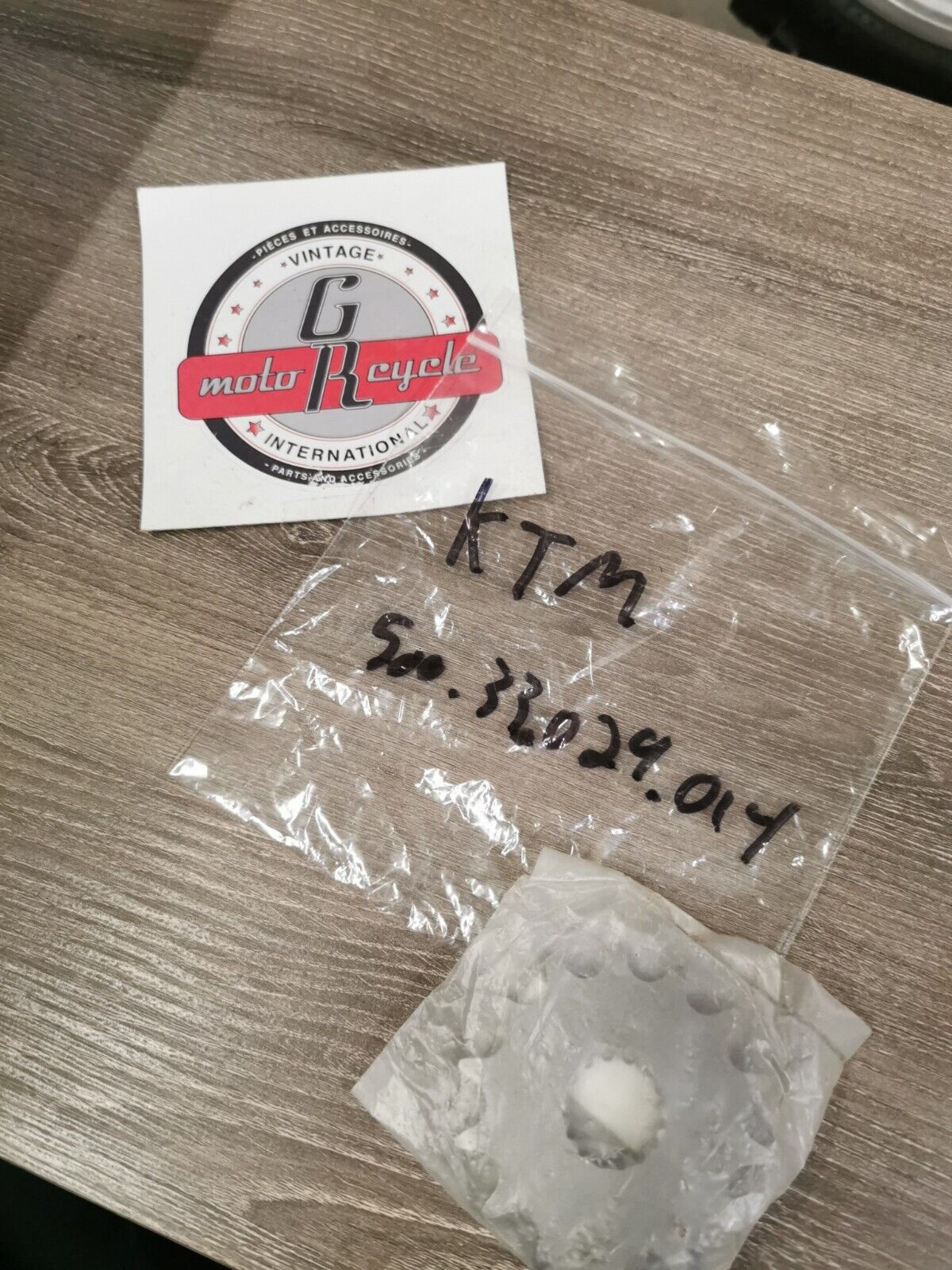 NOS KTM sprocket 14T 110-181 J19