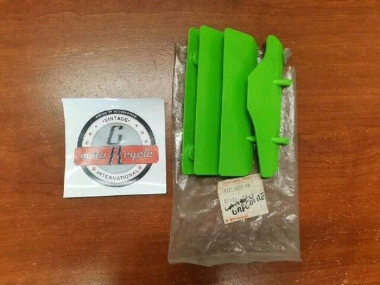 NOS KAWASAKI KDX125 KDX200 KLX250 RIGHT RADIATOR GUARD GRILLE 14037-1121-6W K100