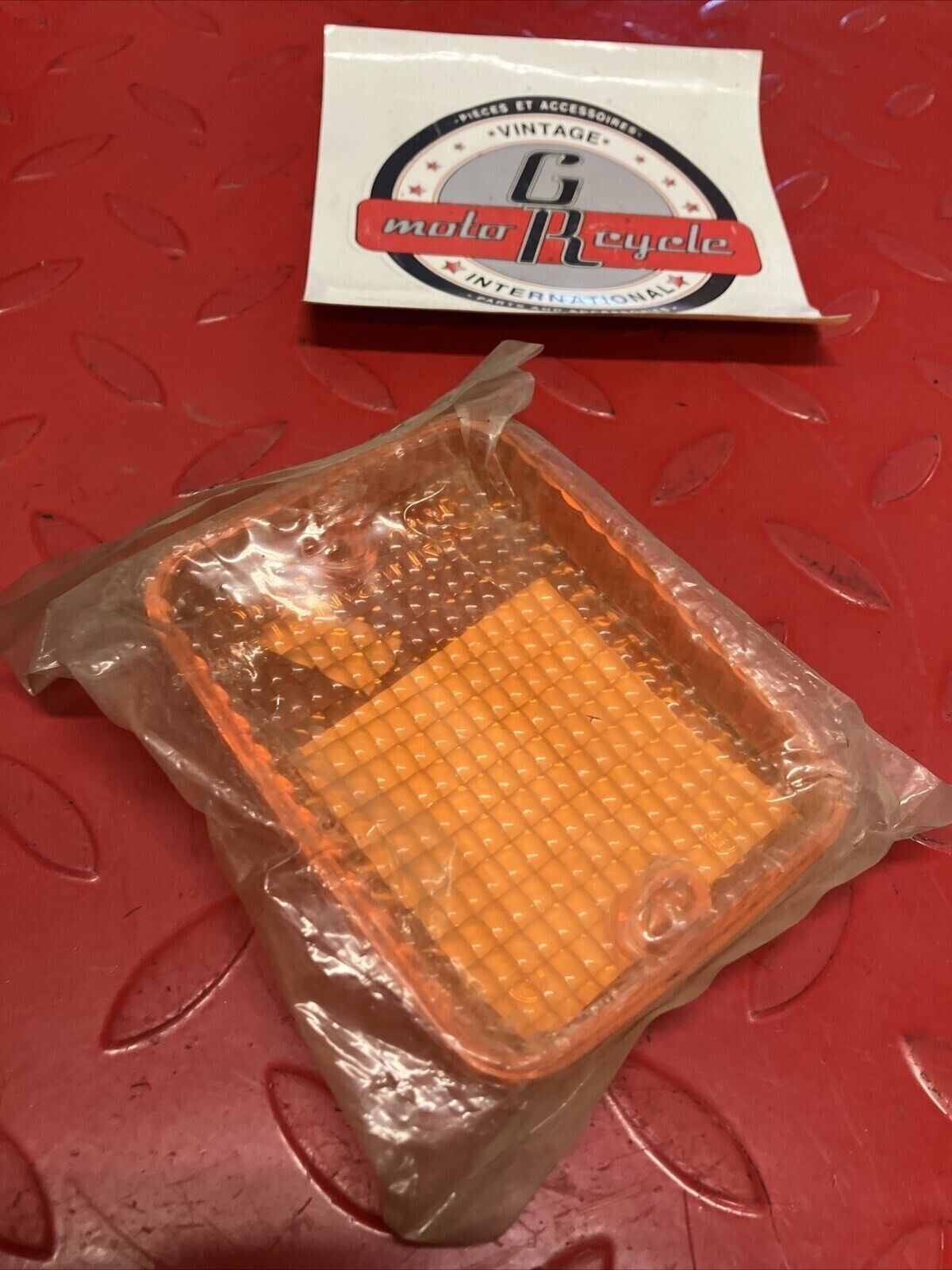 NOS YAMAHA XS1100 1978 - 1981 TURN SIGNAL FLASHER LENS 2H7-83312-00-00 Y60