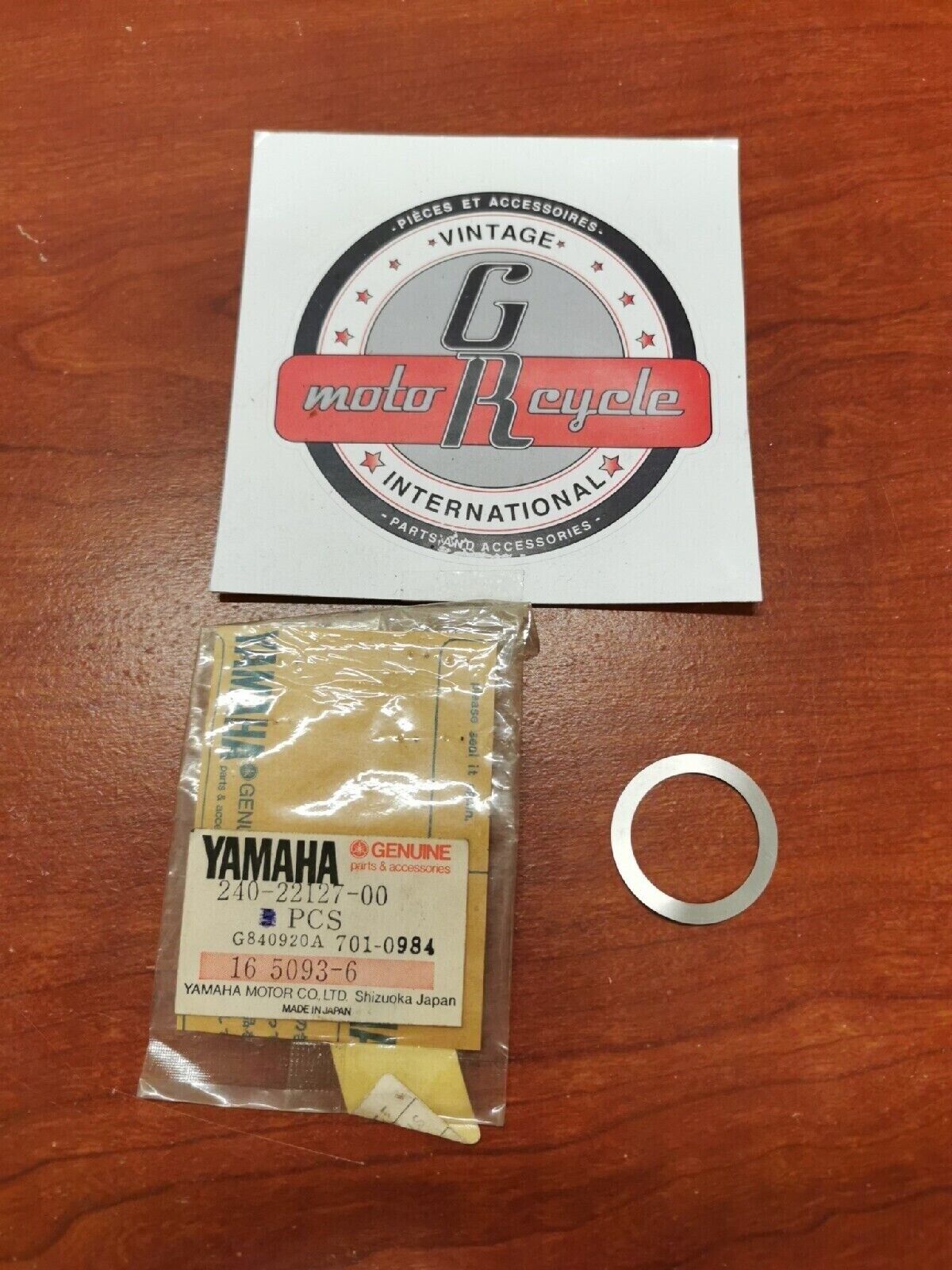 NEW NOS Yamaha REAR ARM SHIM 240-22127-00-00 Y71