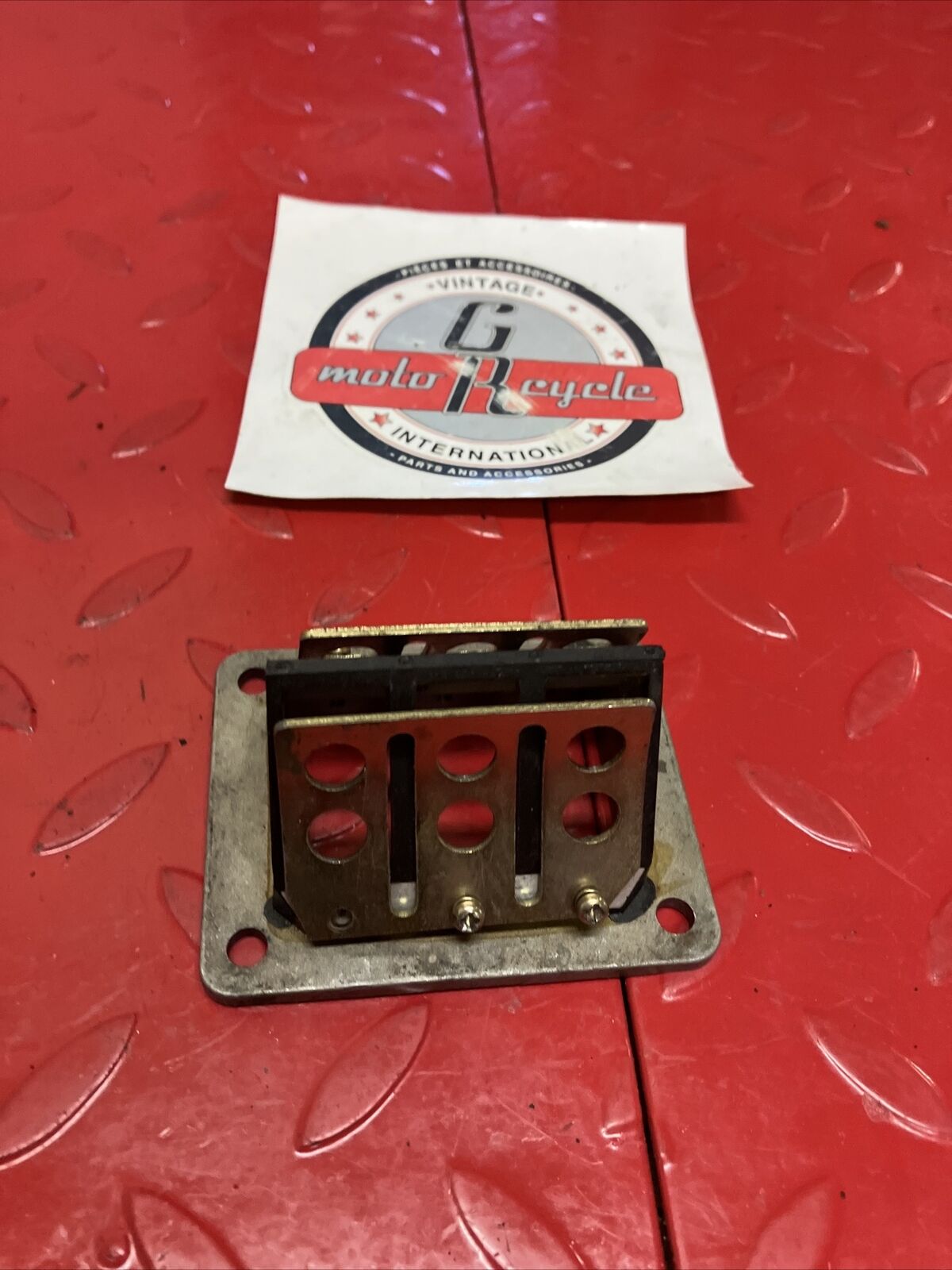 Yamaha YZ125 1983 intake reed valve block cage