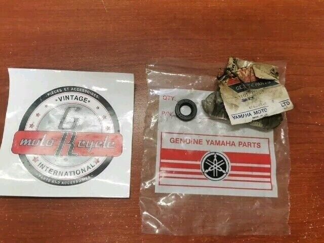 NOS Yamaha DT100 DT125 FZ750 OIL SEAL 93101-12060-00 SUB 93101-12173-00 Y163