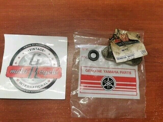 NOS Yamaha DT100 DT125 FZ750 OIL SEAL 93101-12060-00 SUB 93101-12173-00 Y163