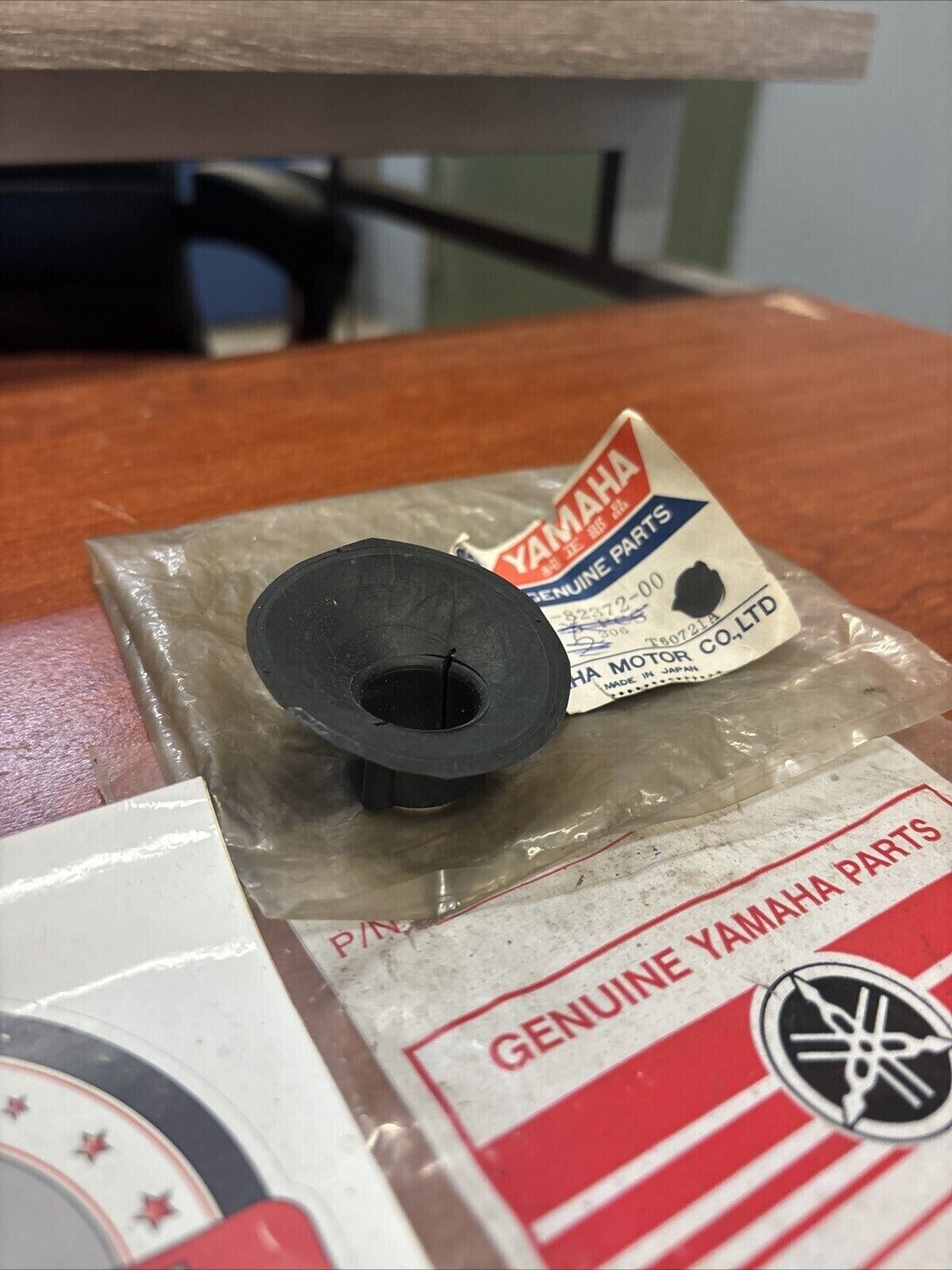 NOS Yamaha EX340 EX440 PLUG CAP SEAL 8E7-82372-00-00 Y182
