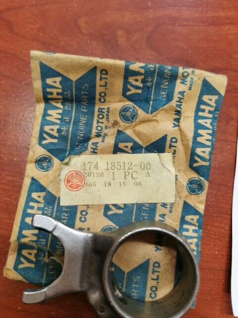 NOS Yamaha CS3 CS5 RD200 YCS1 SHIFT FORK 174-18512-00-00 SUB 174-18512-01-0 Y116