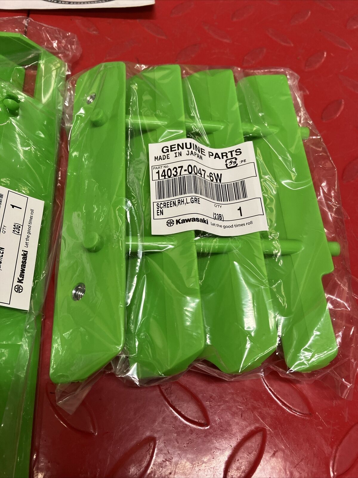 NOS KAWASAKI KX125 KDX200 KLX250R RADIATOR GUARD GRILLE SET 14037-0047-6W K100