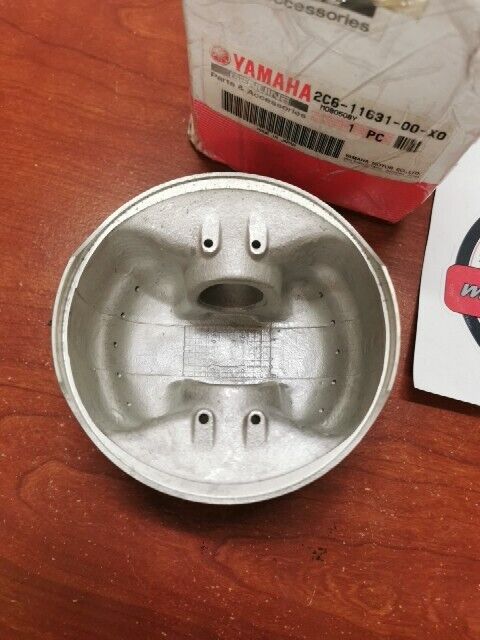 NOS Yamaha YFM660 YXR660 PISTON (STD) 2C6-11631-00-X0 Y103