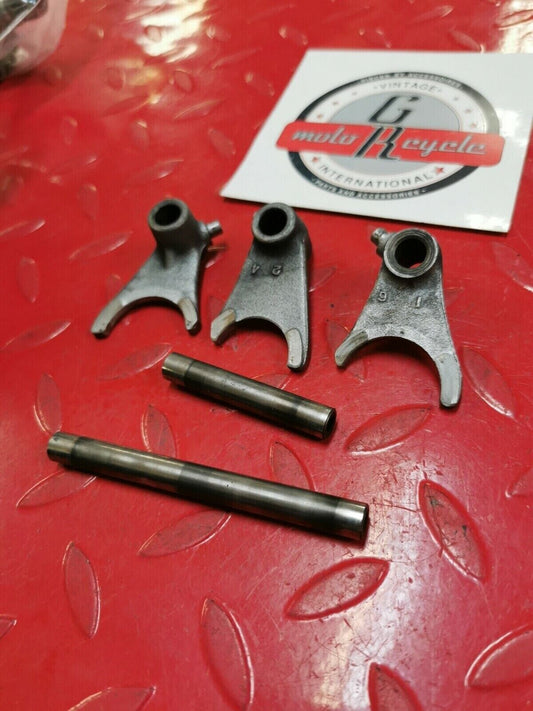 Suzuki RM125 1982 transmission gearshift gear shift fork shaft 25211-41301