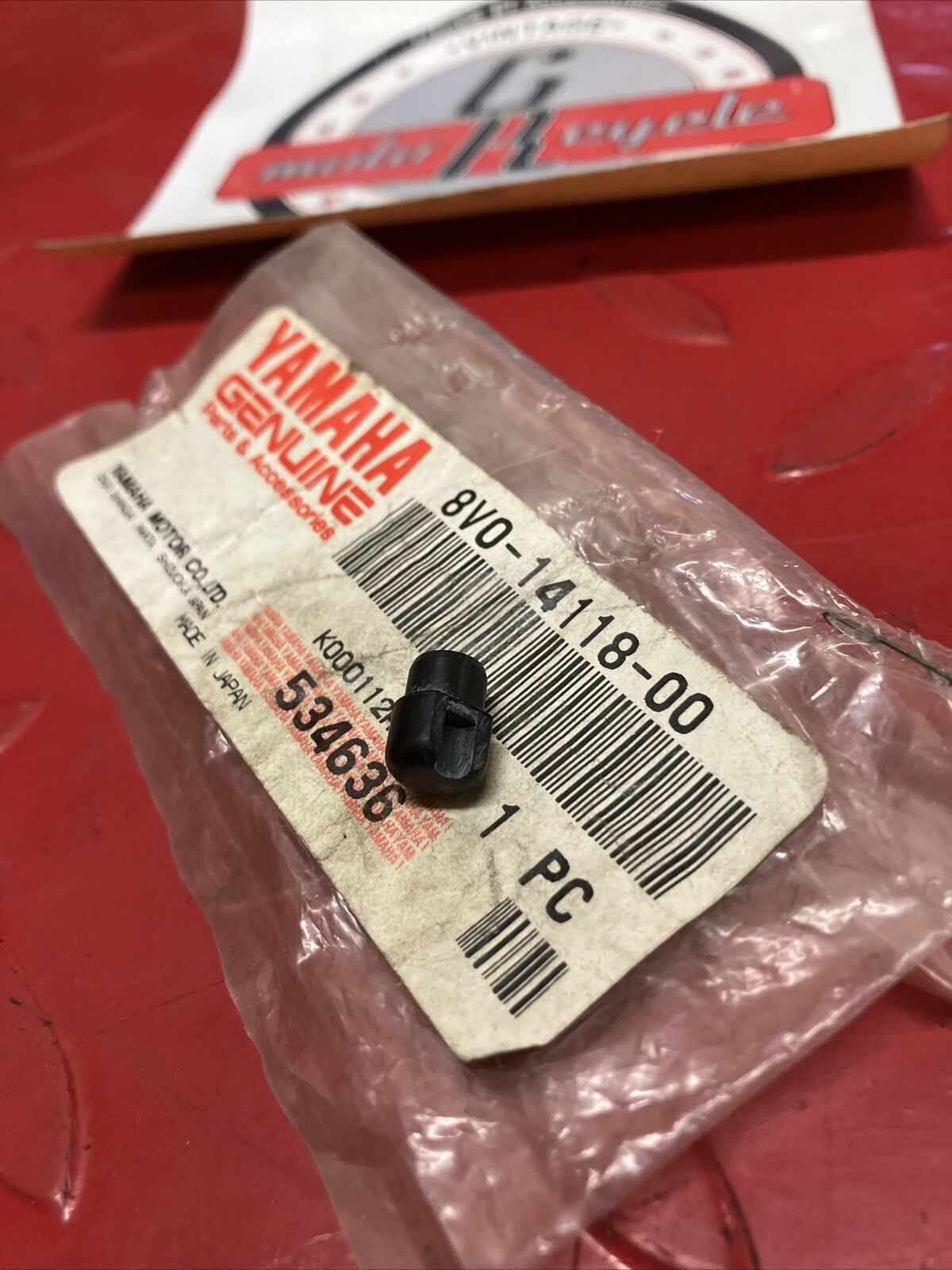 NEW NOS YAMAHA CAP 8V0-14118-00-00 Y62
