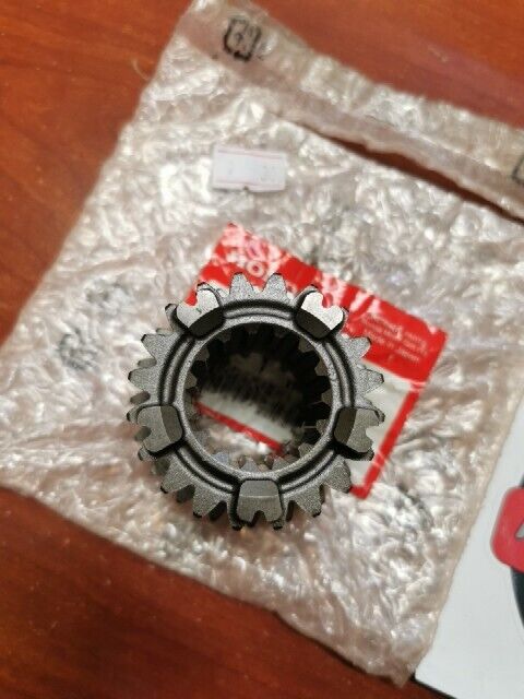 NOS Honda CBR900R MAINSHAFT THIRD FOURTH GEAR (20/20T) 23451-MCJ-000 H108