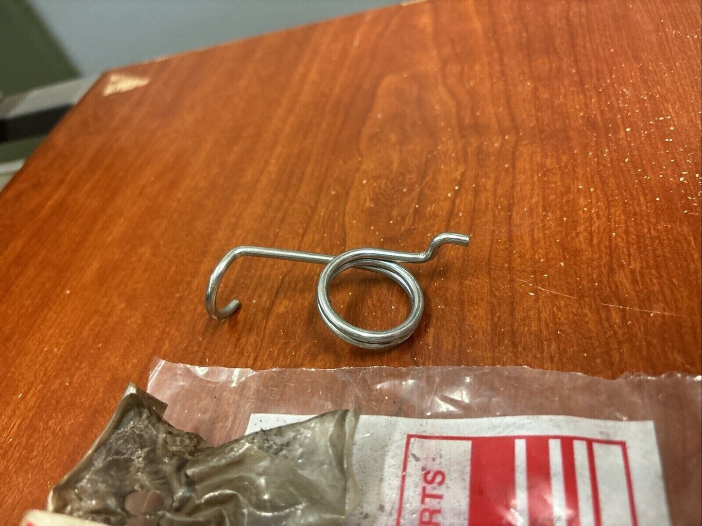 NOS Yamaha SPRING 90508-32056-00 SUB 183-27216-00-00 Y185