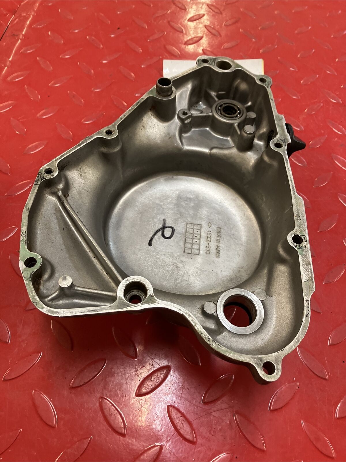 Suzuki RM125 1985 right crankcase clutch cover 2