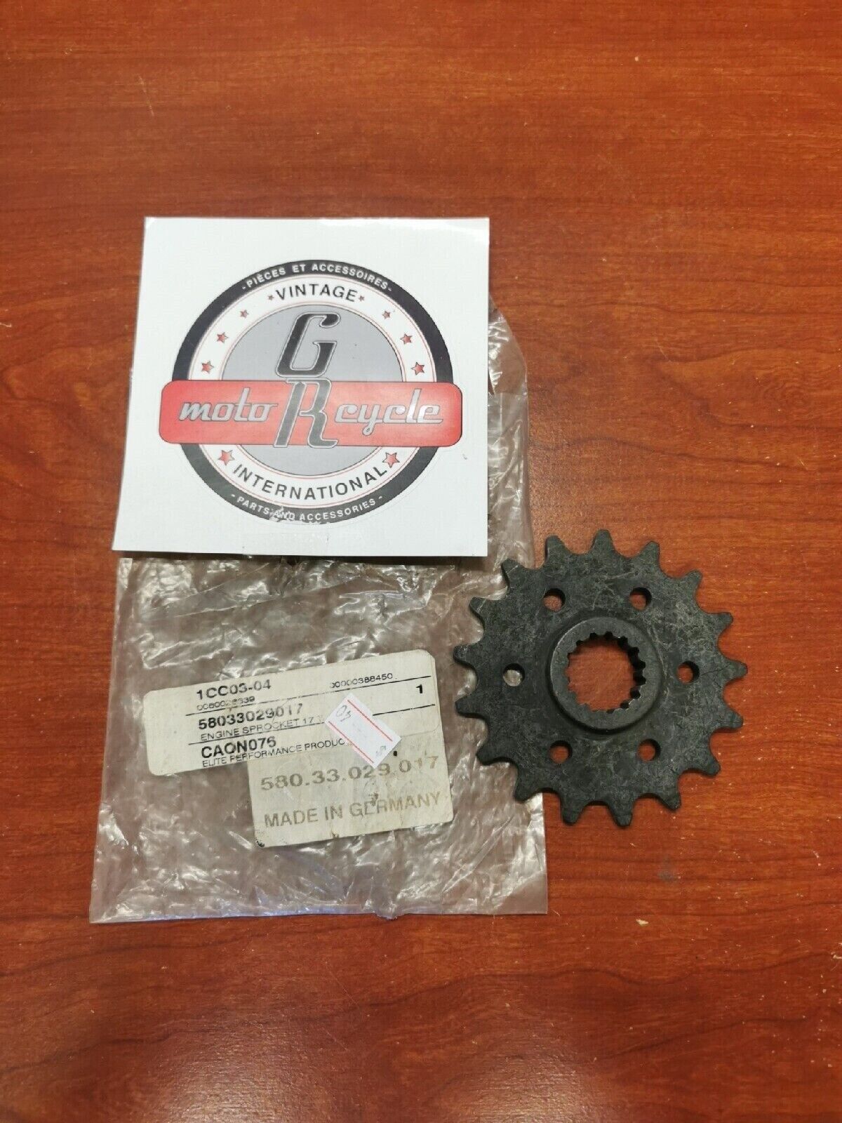 NOS KTM LC4 620 640 FRONT SPROCKET 17T 58033029017 KT3